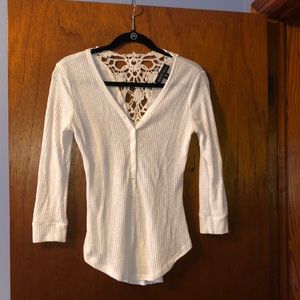 Almost Famous three quarter sleeve fitted top